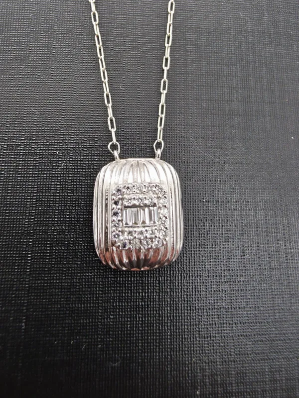 Neckless