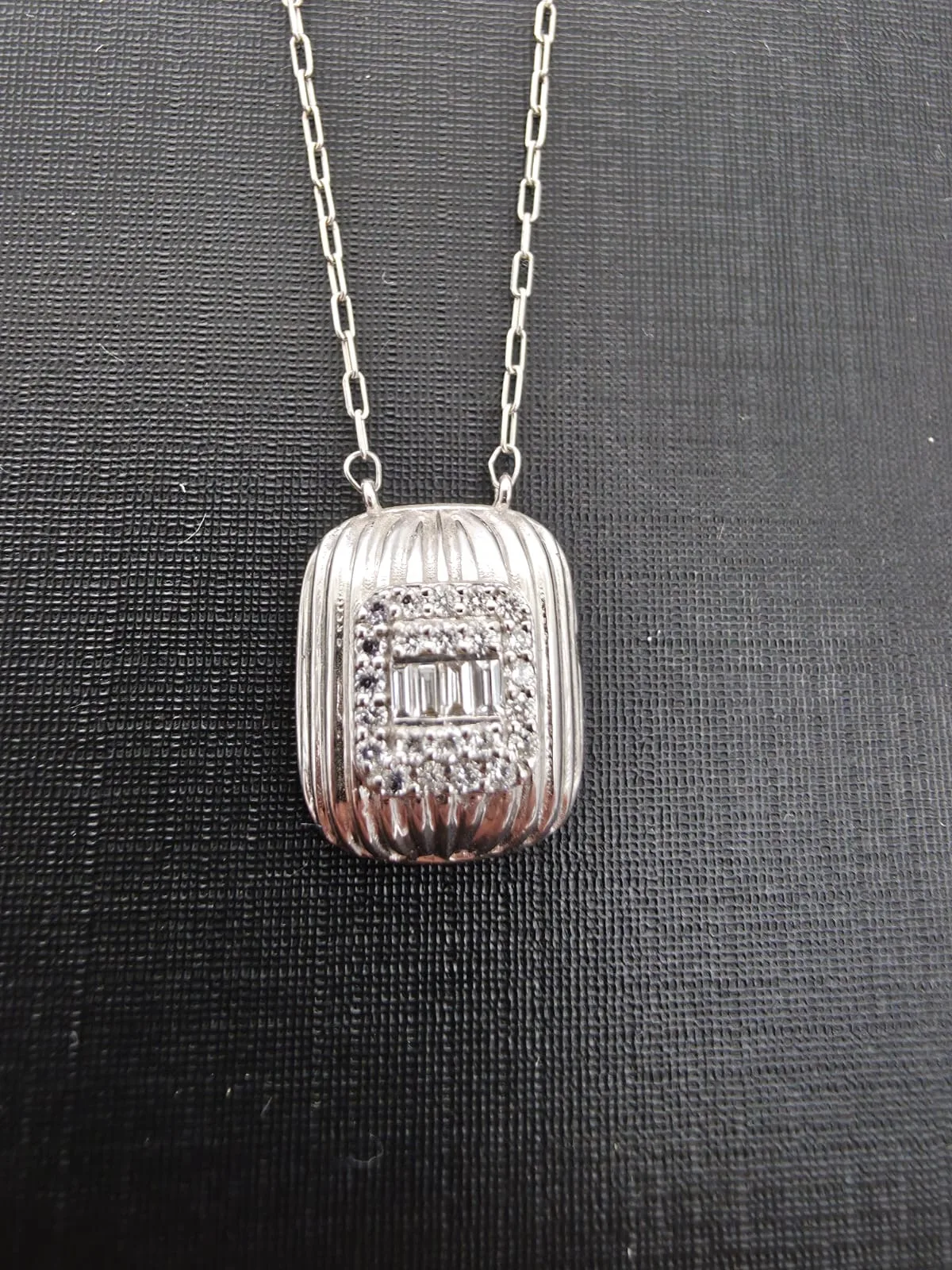 Neckless