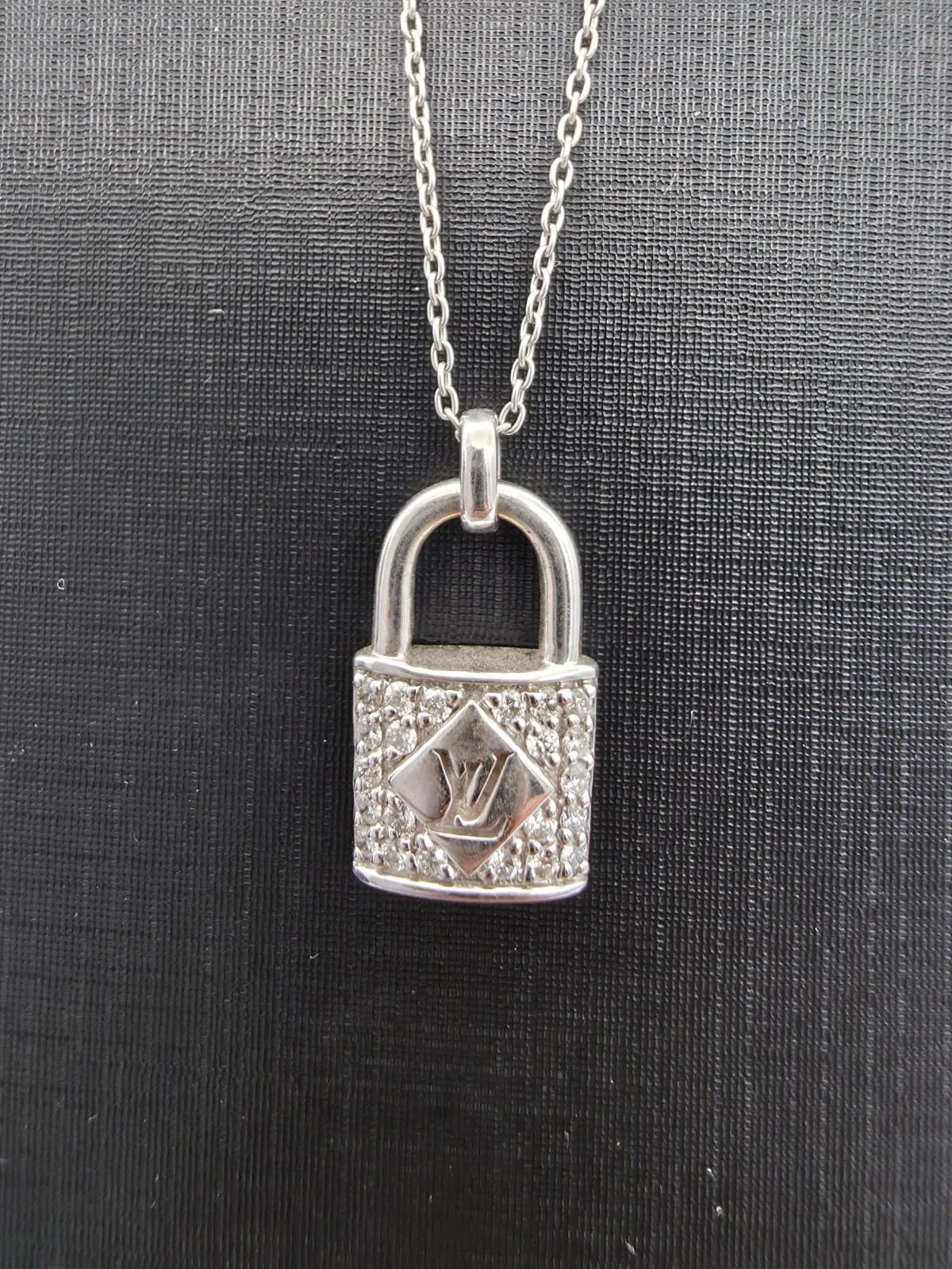 Neckless